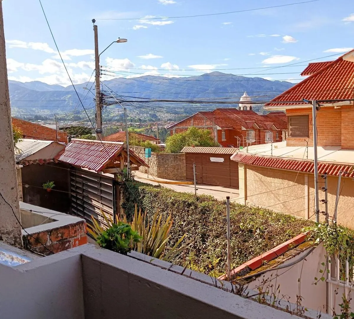 Casa Amplia Con Espacio Verde Cuenca