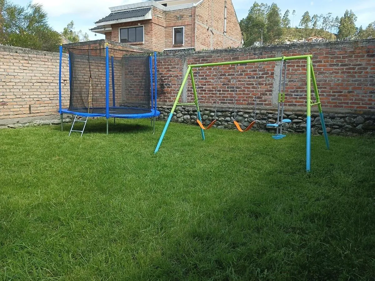 Casa Amplia Con Espacio Verde Cuenca