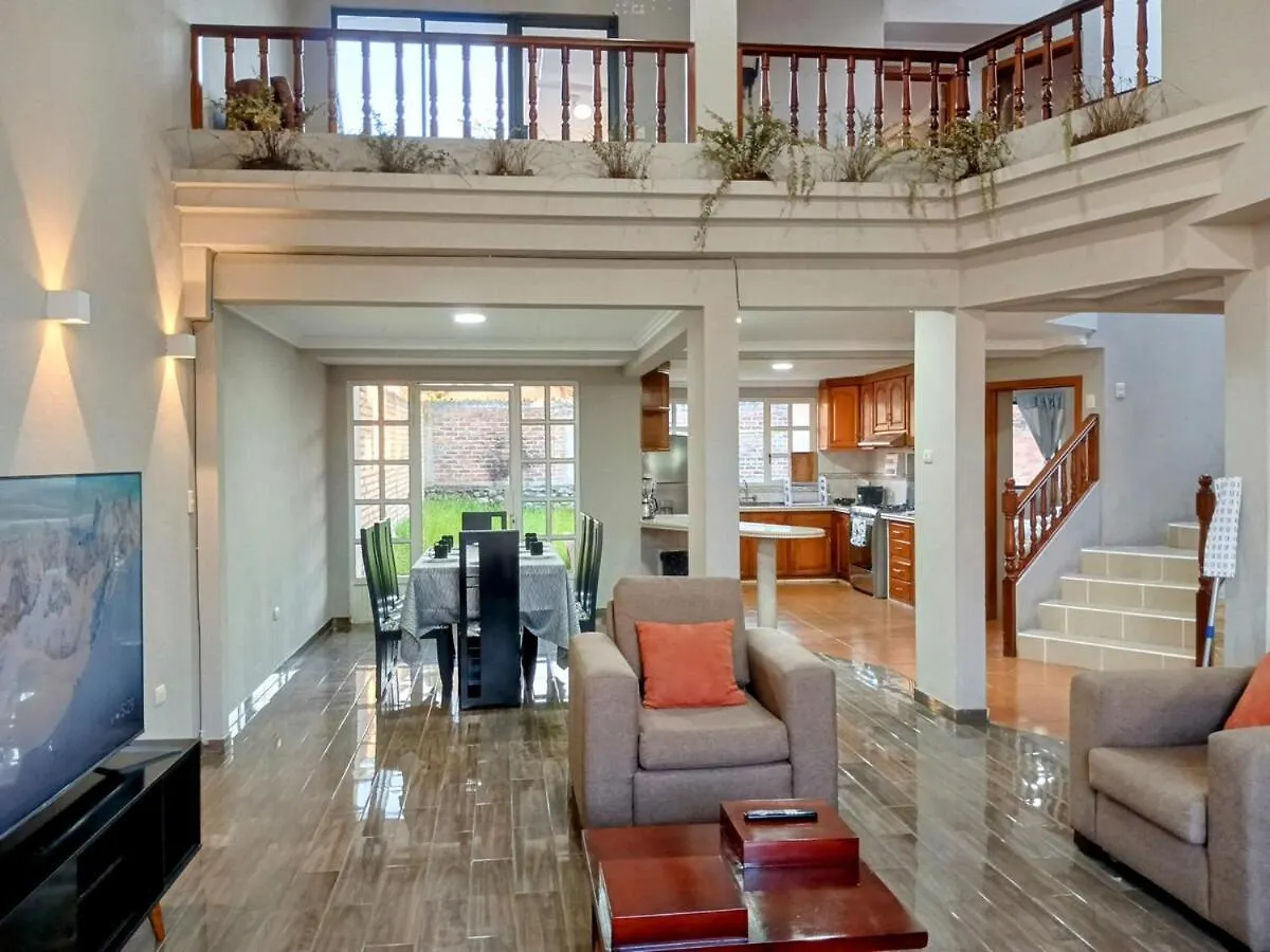 Casa Amplia Con Espacio Verde Cuenca